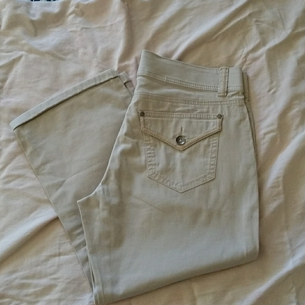 Bandolino Capri's